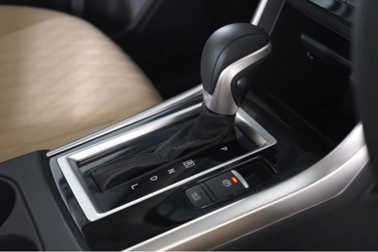 Giá xe Mitsubishi Xpander 2022 được chào bán dao động từ 228,03 triệu Rp (363 triệu đồng) đến 272,58 triệu Rp (434 triệu đồng). Mức giá của Xpnader vẫn vô cùng hấp dẫn và phù hợp với những khách hàng kinh doanh dịch vụ khi về Việt Nam.