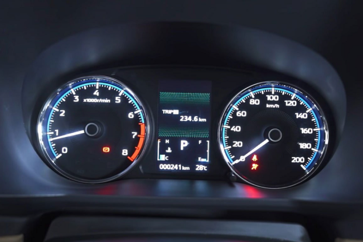 Về vận hành, Mitsubishi Xpander 2022 duy trì động cơ xăng I-4 1.5L cho công suất 104 mã lực và 141 Nm, xe có thêm hệ thống tuần hoàn khí xả bên ngoài (EGR).