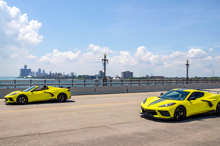 Các mẫu xe sẽ được trang bị thêm cánh gió thấp, bộ chia phía trước của phiên bản Z51 sẽ được lắp cho các mẫu xe thông thường khác của dòng C8. Khoang động cơ LT2 6.2L V-8 của Corvette Stingray sở hữu hệ thống nhiên liệu phun trực tiếp được nâng cấp, hiệu chỉnh động cơ được cải thiện. Xe sẽ được trang bị hộp số ly hợp kép tám cấp, mẫu xe được trang bị Z51 có khả năng tăng tốc từ 0 -96 km/h chỉ trong vòng 2,9 giây.