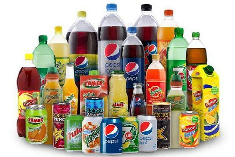 Đồ uống có ga: Việc đỗ ôtô dưới trời nắng nóng cả ngày sẽ biến không gian trong xe nóng nực và yếm khí chẳng khác nào một cái lò hấp. Nhiều trường hợp, nhiệt kế trong xe có thể báo lên đến trên 80 độ C, tức là đã gần đến nhiệt độ sôi của nước. Đáng lưu ý là trong môi trường nóng, khô, yếm khí như vậy, những lon đồ uống có ga như Pepsi, Coke… có thể bục vỡ, thậm chí phát nổ nhỏ bất kỳ lúc nào.