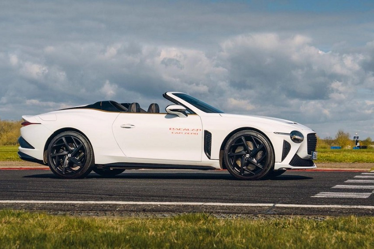 Theo hãng Bentley, khi mua Mulliner Bacalar, khách hàng có thể chọn những chất liệu mình thích để dùng cho xe. Đồng thời, hãng Bentley cũng đã cẩn thận hướng dẫn khách hàng để đảm bảo không có chiếc Bacalar Mulliner Bacalar nào giống hệt nhau.