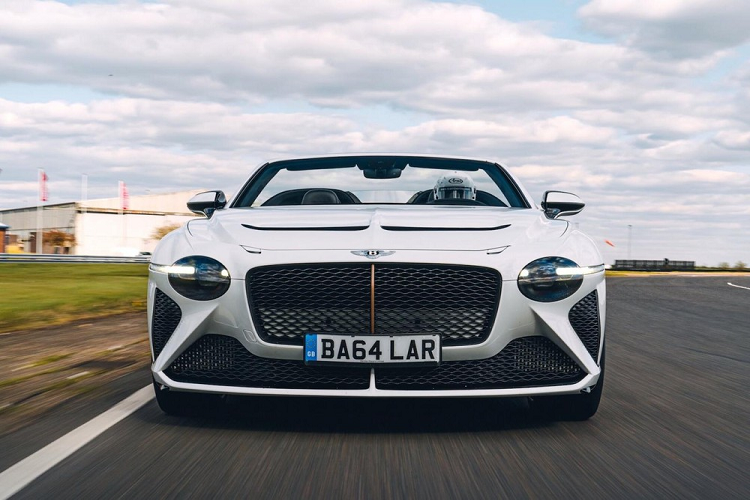 Đáng tiếc là hiện 12 chiếc Bentley Mulliner Bacalar đều đã tìm thấy chủ nhân. Điều thú vị hơn là một nửa trong số những người mua mẫu xe này là khách hàng lần đầu tiên sở hữu ôtô Bentley.