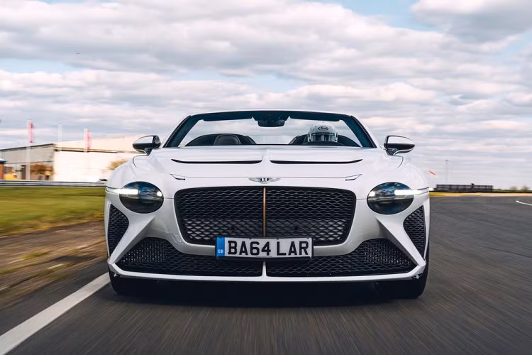 Đáng tiếc là hiện 12 chiếc Bentley Mulliner Bacalar đều đã tìm thấy chủ nhân. Điều thú vị hơn là một nửa trong số những người mua mẫu xe này là khách hàng lần đầu tiên sở hữu ôtô Bentley.