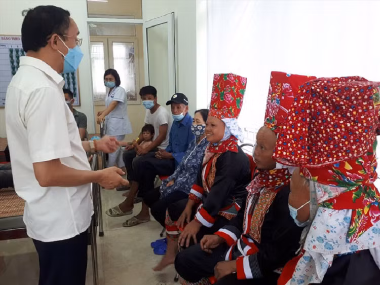 75% nguoi dan huyen bien gioi Binh Lieu tiem vac-xin Sinopharm