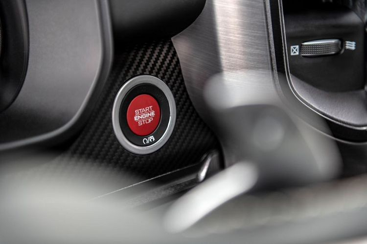 Nhờ đó mà Hennessey Mammoth 1000 TRX đặc biệt này có khả năng tăng tốc từ 0 - 96 km/h chỉ trong 3,2 giây, hoàn thành quãng đường 1/4 dặm (402 mét) chỉ trong 11,4 giây ở vận tốc 193 km/h.