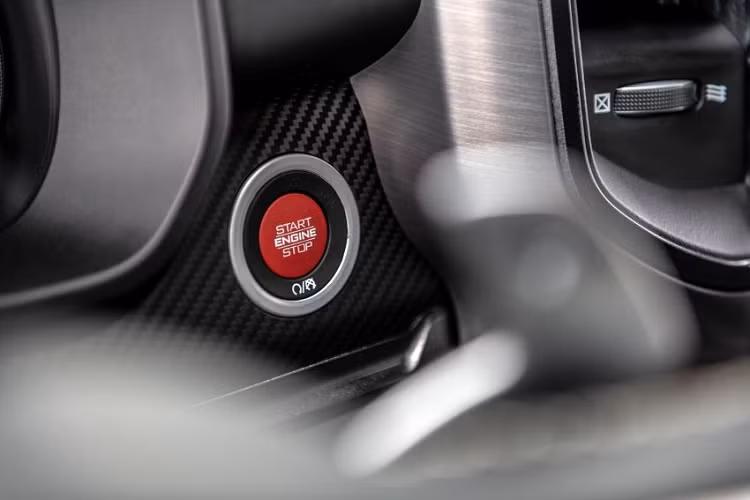 Nhờ đó mà Hennessey Mammoth 1000 TRX đặc biệt này có khả năng tăng tốc từ 0 - 96 km/h chỉ trong 3,2 giây, hoàn thành quãng đường 1/4 dặm (402 mét) chỉ trong 11,4 giây ở vận tốc 193 km/h.