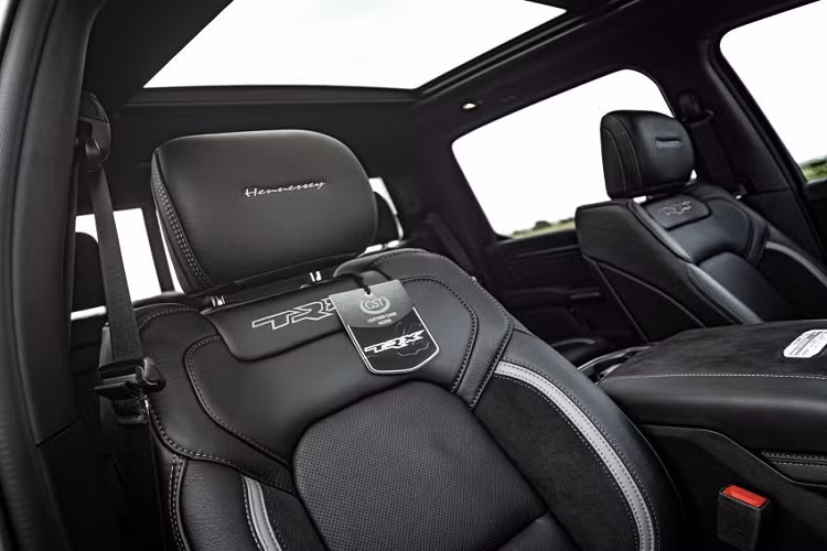 HPE đã tiến hành nâng cấp chiếc Ram 1500 TRX bằng cách trang bị hệ thống siêu nạp lớn hơn, được trang bí sẵn dây curoa chuẩn công nghiệp, ròng rọc và trục giảm chấn hiệu năng cao, thiết bị khống chế nhiệt mới, kim xăng và hệ thống lọng xăng lưu lượng lớn, bugi đánh lửa hoàn toàn mới, thiết bị điều khiển ECU và TCU sử dụng map đánh lửa độ, hệ thống roăng máy và nước làm mát hiệu năng cao hơn.