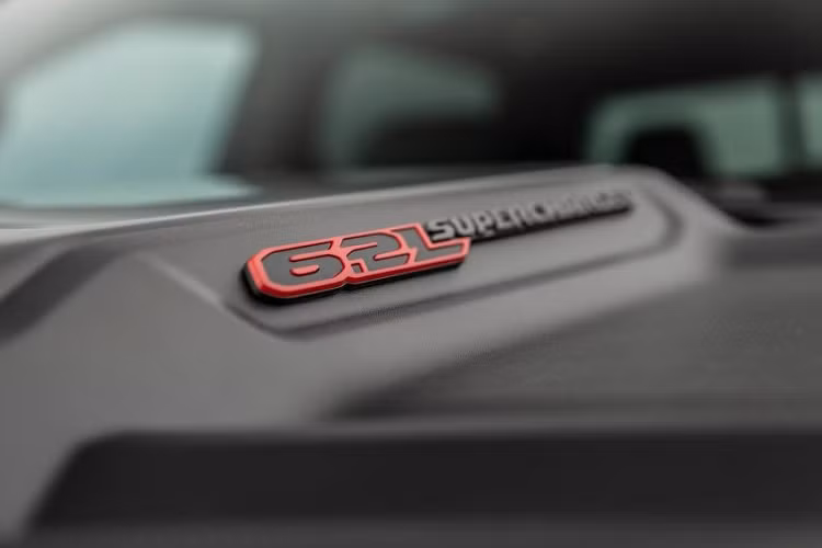 Chỉ tiếng riêng các trang bị nâng cấp, gói độ sức mạnh cho Ram 1500 TRX của Hennessey có giá lên đến 32.500 USD, tương đương 750 triệu đồng.