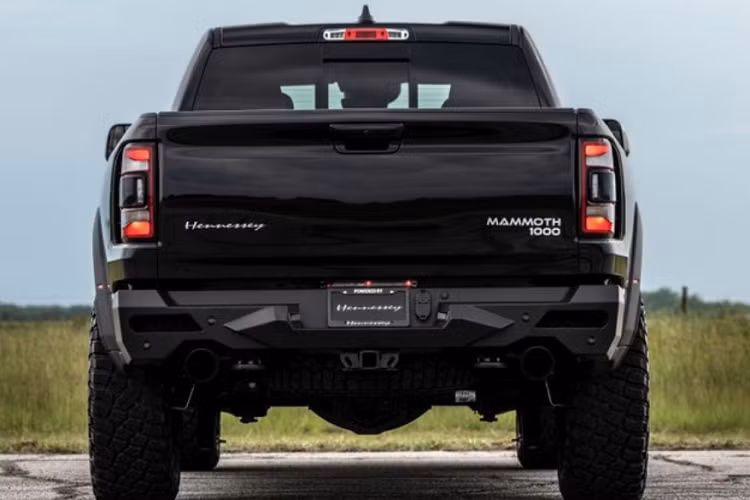 Gói độ Stage 1 có giá 14.950 USD, tương đương 345 triệu đồng, được bảo hành 3 năm hoặc 36.000 dặm (58.000 km).