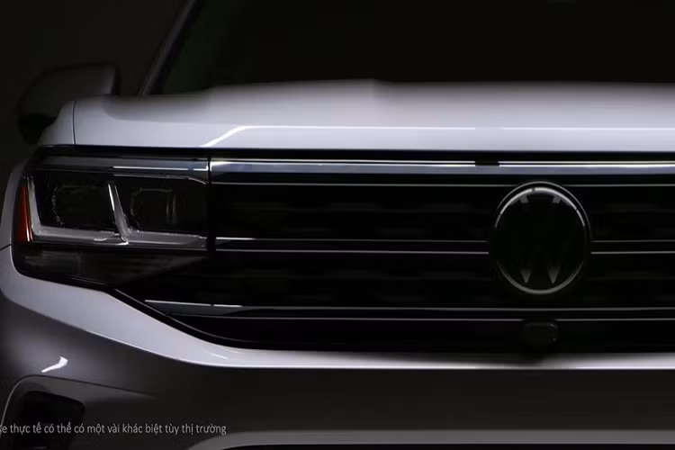 Màn hình trung tâm 8 inch MIB3 thế hệ mới sẽ tương thích các ứng dụng mới nhất cho smartphone như Apple CarPlay, Android Auto và cả MirrorLink. Teramont có tới 7 chỗ ngồi thoải mái dành cho người lớn với hàng ghế thứ 3 rộng nhất trong phân khúc. Dung tích khoang hành lý tối đa lên đến 2,741L và khả năng gập ghế phẳng hoàn toàn để sử dụng đa mục đích.