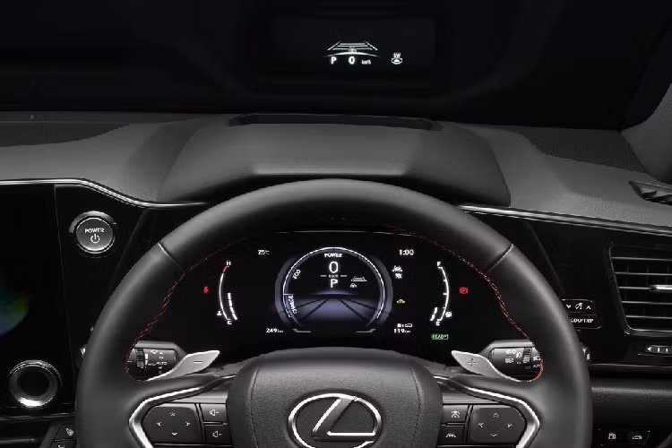 Ngoài ra, mẫu SUV hạng sang này còn có bảng đồng hồ kỹ thuật số, màn hình thông tin giải trí 9,8 inch hoặc 14 inch tùy phiên bản, vô lăng mới, màn hình hiển thị thông tin trên kính lái 10 inch, hệ thống đèn viền 64 màu, sạc điện thoại thông minh không dây chuẩn Qi, hệ thống âm thanh Lexus Premium Sound System 10 loa tiêu chuẩn hoặc Mark Levinson Premium Surround Sound System... và phanh tay điện tử.