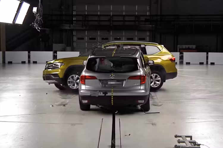 IIHS cũng đề cập rằng tất cả các mẫu xe được thử nghiệm đều là mẫu năm 2021, ngoại trừ Mitsubishi Eclipse Cross là mẫu năm 2020. Tất cả điểm đánh giá này sẽ được chuyển sang mẫu xe năm 2022, ngoại trừ Compass và Tucson.