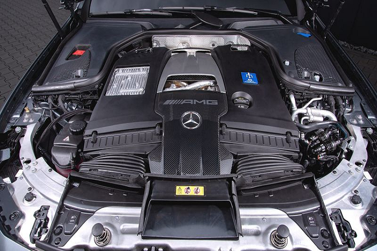 Cuối cùng, hãng độ danh tiếng đã đem đến cho các chủ sở hữu của AMG E63 S một tùy chọn sức mạnh đầy kinh ngạc thông qua gói nâng cấp thứ 3 (vẫn cùng tên RS 830+).