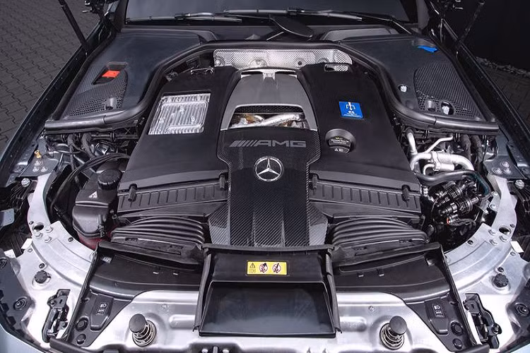 Cuối cùng, hãng độ danh tiếng đã đem đến cho các chủ sở hữu của AMG E63 S một tùy chọn sức mạnh đầy kinh ngạc thông qua gói nâng cấp thứ 3 (vẫn cùng tên RS 830+).