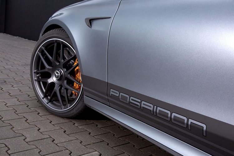 Tuy nhiên, đối với những khách hàng không muốn một chiếc Mercedes-AMG E63 S quá mạnh so với bản gốc, Posaidon cũng có những nâng cấp nhẹ nhàng, ví dụ như gói PowerBox giúp nâng công suất lên mức 707 mã lực và mô-men xoắn đạt 1.000 Nm.