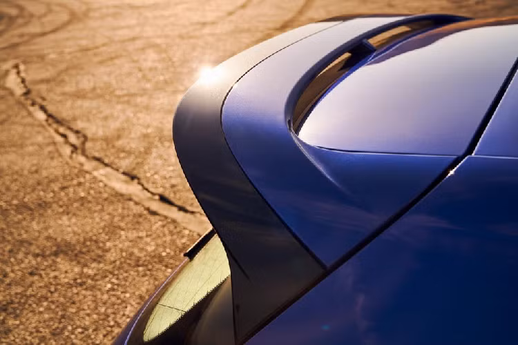 Hiện hãng Volkswagen chưa công bố thời gian tăng tốc từ 0-100 km/h của Golf R 2022. Chỉ biết rằng, mẫu xe này sở hữu vận tốc tối đa giới hạn điện tử 250 km/h giống Volkswagen Golf GTI 2022.