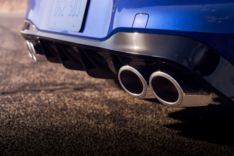 Cũng giống như thế hệ cũ, Volkswagen Golf R 2022 được trang bị hệ dẫn động 4 bánh toàn thời gian 4Motion, bao gồm cả hệ thống điều hướng mô-men xoắn trên trục sau. Bên cạnh đó là khóa vi sai phía sau với 2 bộ ly hợp đa đĩa, có thể dồn 100% mô-men xoắn vào 1 bánh sau.