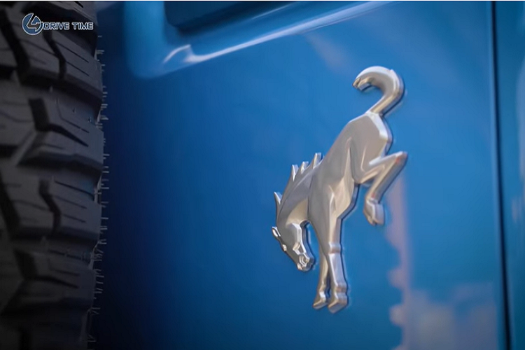 Những người hâm mộ cuồng nhiệt Bronco sẽ nhận thấy tấm cản trước trông hơi khác một chút, nhưng Ford cho biết đó mới chỉ là nguyên mẫu thử nghiệm.