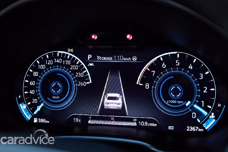 Về công nghệ an toàn, Genesis trang bị cho biến thể này gói kiểm soát an toàn chủ động, gồm có hỗ trợ tránh va chạm phía trước, cảnh báo người lái khi mất tập trung, kiểm soát hành trình thích ứng, camera 360 độ...