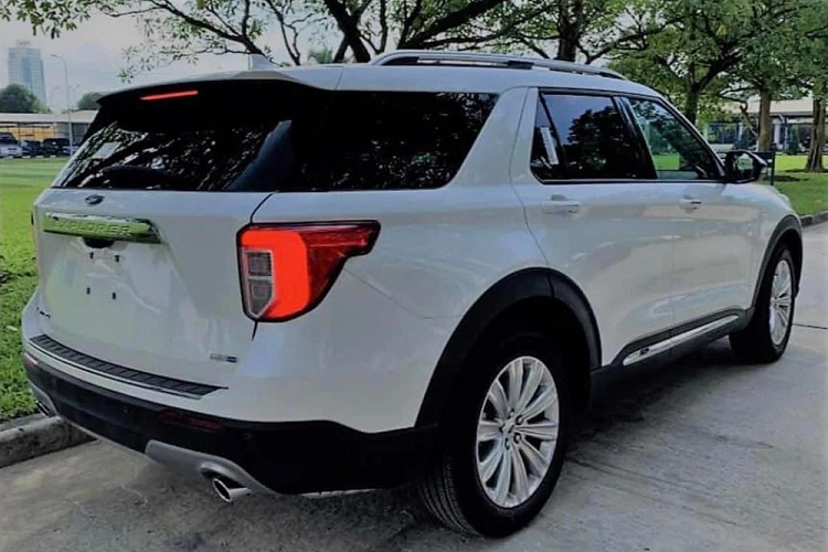 Trang bị an toàn cũng sẽ là điểm nhấn của Ford Explorer 2022. Được biết, xe sẽ có gói công nghệ Co-Pilot360 gồm các tính năng hấp dẫn như hỗ trợ phòng tránh va chạm, phát hiện người đi bộ, cảnh báo va chạm sớm, phanh khẩn cấp tự động, ga tự động thích ứng, hỗ trợ giữ làn đường hay camera 360 độ.