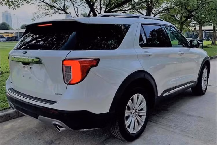 Trang bị an toàn cũng sẽ là điểm nhấn của Ford Explorer 2022. Được biết, xe sẽ có gói công nghệ Co-Pilot360 gồm các tính năng hấp dẫn như hỗ trợ phòng tránh va chạm, phát hiện người đi bộ, cảnh báo va chạm sớm, phanh khẩn cấp tự động, ga tự động thích ứng, hỗ trợ giữ làn đường hay camera 360 độ.