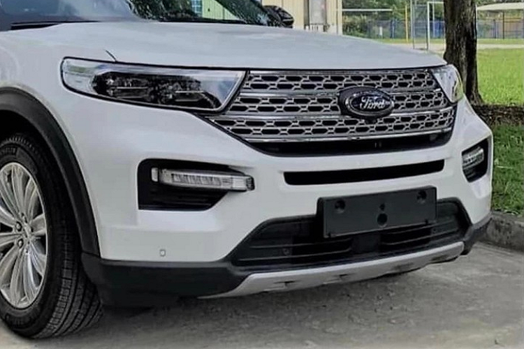 Theo thông tin từ phía đại lý, mẫu xe SUV Ford Explorer 2022 sắp được ra mắt vẫn sẽ chỉ có 1 phiên bản duy nhất là Limited. Xe vẫn tiếp tục được nhập khẩu nguyên chiếc từ Mỹ với giá bán dự kiến là 2,268 tỷ đồng. Hiện tại, thời điểm ra mắt thế hệ mới của mẫu SUV cỡ lớn này vẫn chưa được hé lộ nhưng nhiều khả năng sẽ trong quý 1 của năm 2022, trước hoặc ngay sau Tết Nguyên Đán.