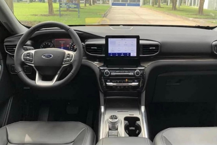 Thuộc thế hệ thứ 6 mới nhất, Ford Explorer 2022 bản Limited sẽ được trang bị hệ thống đèn full LED, mâm hợp kim 20 inch đi kèm bộ lốp Michelin 255/50R20 có khả năng tự vá.