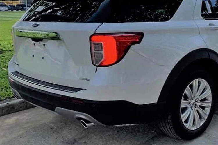 Về khả năng vận hành, Ford Explorer 2022 sắp bán ra sẽ không được trang bị động cơ EcoBoost V6, dung tích 3.0L như xe ở thị trường Mỹ và chỉ sử dụng máy EcoBoost 2.3L như đời cũ. Tuy nhiên theo chia sẻ của tư vấn bán hàng thì khối động cơ này sẽ được tinh chỉnh để cho ra sức mạnh vượt trội hơn. Trang bị hộp số vẫn là loại tự động 10 cấp, đi kèm hệ dẫn động 4WD.