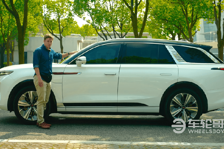 Dù không có tiếng vang trên thế giới, nhưng Hồng Kỳ E-HS9 2021 mới là mẫu xe của thương hiệu lâu đời và uy tín nhất Trung Quốc, và trong thời gian gần đây, thương hiệu này đang có những bước chuyển mình mạnh mẽ với những mẫu xe điện hiện đại, sang trọng phù hợp xu thế.