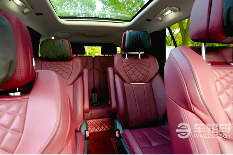 Video bắt đầu với điều hiển nhiên đó là thiết kế ấn tượng của E-HS9, có lẽ một người khó tính đến mấy cũng không thể phủ nhận chiếc xe Trung Quốc này có sức hút rất riêng.