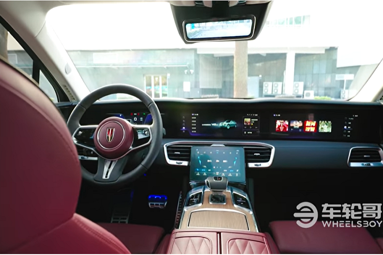 Một trong những mẫu xe mới nhất và đáng lưu ý nhất là Hồng Kỳ E-HS9 chạy điện - một mẫu SUV sang trọng hoàn toàn mới ở Trung Quốc. Sau đây, chúng ta sẽ cùng có cái nhìn sâu hơn về chất lượng của mẫu xe điện to lớn này thông qua một video đánh giá từ kênh YouTube “Wheelsboy”.