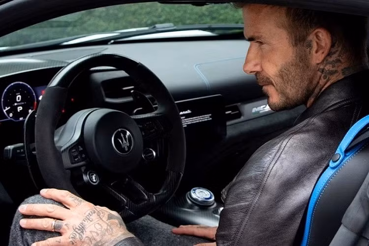 Hợp đồng hợp tác này được ký kết sau khi ông bố 4 con mua 10% cổ phần của công ty xe điện Lunaz. Đây là công ty khởi nghiệp tại Anh quốc và nổi tiếng với những dự án biến xe cổ thành ô tô điện như Rolls-Royce Phantom V, Bentley Continental hay Range Rover. Bản thân David Beckham cũng không xa lạ gì với những chiếc siêu xe. 