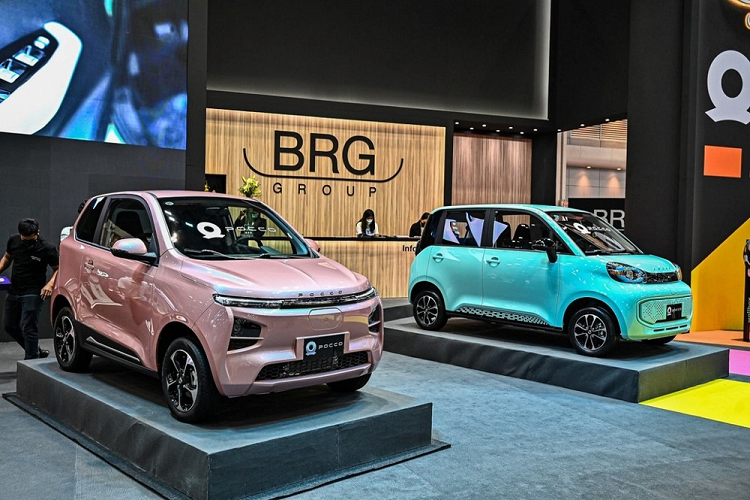 Đúng như tin đồn, trong triển lãm Thailand International Motor Expo 2021, thương hiệu Trung Quốc Pocco đã chính thức giới thiệu 2 mẫu xe ôtô điện Meimei và Duoduo với người tiêu dùng Thái Lan. Tuy nhiên, tại thị trường này, Pocco Meimei được gọi là MM trong khi Duoduo lại có tên DD.