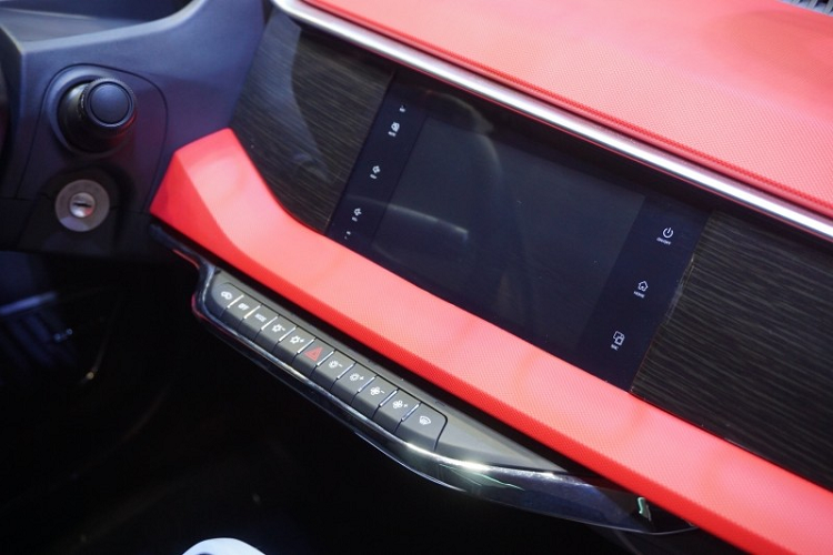 Tại thị trường Thái Lan, giá xe Pocco DD 2022 được bán với mức dao động từ 389.000 - 449.000 Baht (khoảng 262 - 302 triệu đồng). Con số tương ứng của Pocco MM là 399.000 - 469.000 Baht (269 - 316 triệu đồng).