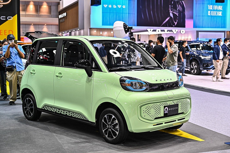 Nguồn cung cấp sức mạnh cho Pocco DD tại thị trường Thái Lan là mô-tơ điện với công suất tối đa 29 kW (khoảng 39,4 mã lực) và mô-men xoắn cực đại 110 Nm. Nhờ đó, xe có thể đạt vận tốc tối đa hơn 100 km/h. Ở phiên bản L, Pocco DD dùng cụm pin lithium-ion 10,3 kWh nên có phạm vi hoạt động sau khi sạc đầy pin là 128 km. 