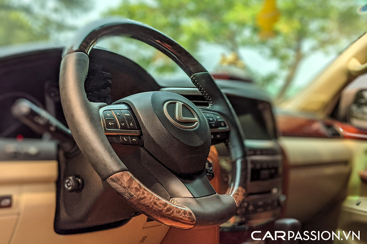 Nhằm chuyển đổi diện mạo của chiếc Lexus LX 570 2008 độ Super Sport 2021 cần thay thế, bổ sung tổng cộng 45 chi tiết lớn nhỏ khác nhau. Có thể thấy ở ngoại thất, chiếc xe được thay đổi môt loạt chi tiết mới như cản trước, cản sau, các phần líp ốp thân xe, hệ thống đèn chiếu sáng, nắp capo trước, nắp cốp sau,…