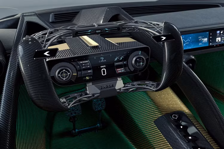 Phiên bản “Earth Version” có công suất 2.049 mã lực và 1.389 Nm mô-men xoắn cực đại với tua máy vạch đỏ “10.000-11.000 vòng/phút”. Nhờ vậy, nó có thể tăng tốc từ 0-100 km/h trong 1,9 giây, và từ 0-300 km/h trong 7,9 giây. Công ty Hy Lạp nói rằng nó cần 8,1 giây để chạy hết ¼ dặm.