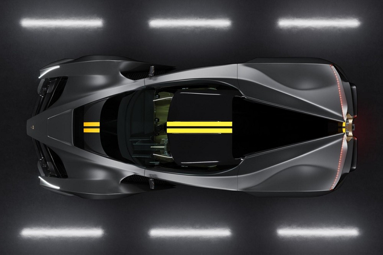 Đối với một siêu xe tốc độ, Chaos có kích thước khá lớn với chiều dài 5.053 mm, rộng 2.068 mm, cao 1.121 mm, và trục cơ sở 2.854 mm. Phiên bản Earth Version có trọng lượng 1.388 kg, trong khi bản Zero Gravity sẽ nhẹ hơn với trọng lượng 1.272 kg, nhờ sử dụng nhiều chất liệu nhẹ, và quá trình thiết kế và sản xuất in 3D tân tiến.