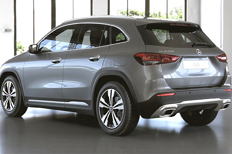 Tệp khách hàng mua dòng GLA đa số là những khách hàng trẻ, bao gồm những chị em phụ nữ sành điệu cần một dòng xe hạng sang gầm cao, mang kích thước nhỏ gọn chủ yếu để đi phố.