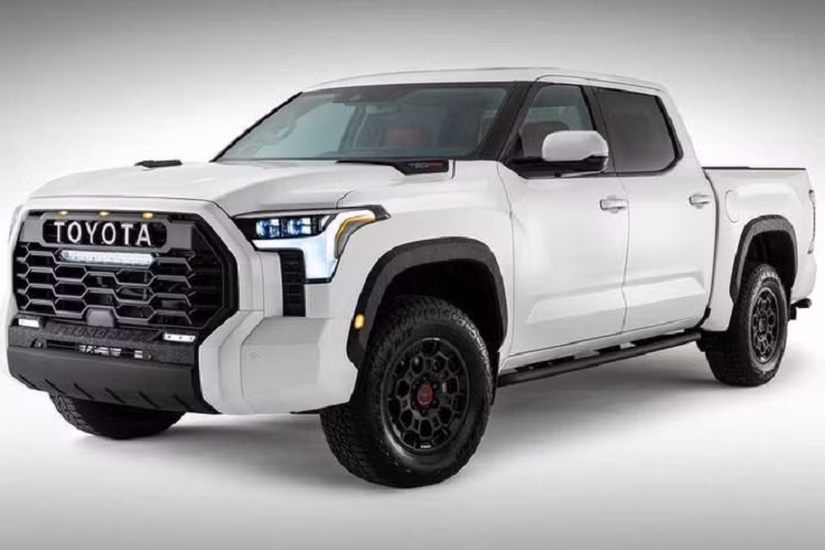 Về thiết kế, Toyota đã tiết lộ hình ảnh chính thức của phiên bản Tundra TRD Pro 2022 vào tháng trước, cho thấy xe có lưới tản nhiệt mới kèm thanh đèn phụ trợ LED, đèn pha hình chữ L sắc sảo, vòm bánh xe cơ bắp, đường vai năng động, cột A sơn đen và mâm xe TRD màu đen.