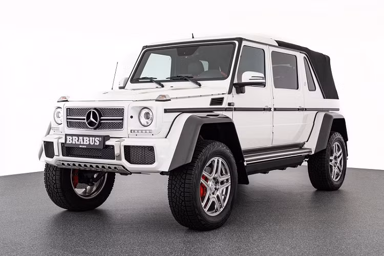  Mercedes-Maybach G650 Landaulet ra mắt lần đầu vào năm 2017 tại một sự kiện triển lãm ở Nam Phi. Sau đó, nhà sản xuất xe Đức đã có màn trải nghiệm thực tế G650 Landaulet để chứng minh rằng nó không chỉ sang trọng và thoải mái mà còn có khả năng vận hành cực mạnh mẽ.