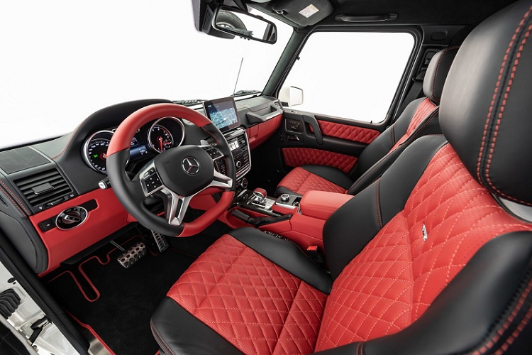 Về sức mạnh, Mercedes-Maybach G650 Landaulet được trang bị động cơ tăng áp kép V12 6.0L cho ra công suất tối đa 630 mã lực và momen xoắn cực đại 1.000 Nm. Nhờ đó, xe có thể tăng tốc từ 0 - 100 km/h chỉ trong 6 giây, trước khi đạt vận tốc tối đa là 180 km/h.