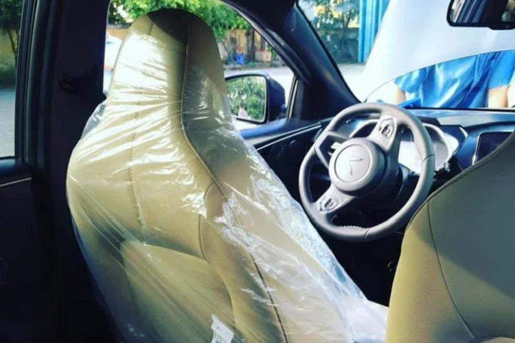 Xe sử dụng một bộ pin dung lượng 42kWh, có thể đi được quãng đường 300km sau mỗi lần sạc đầy.