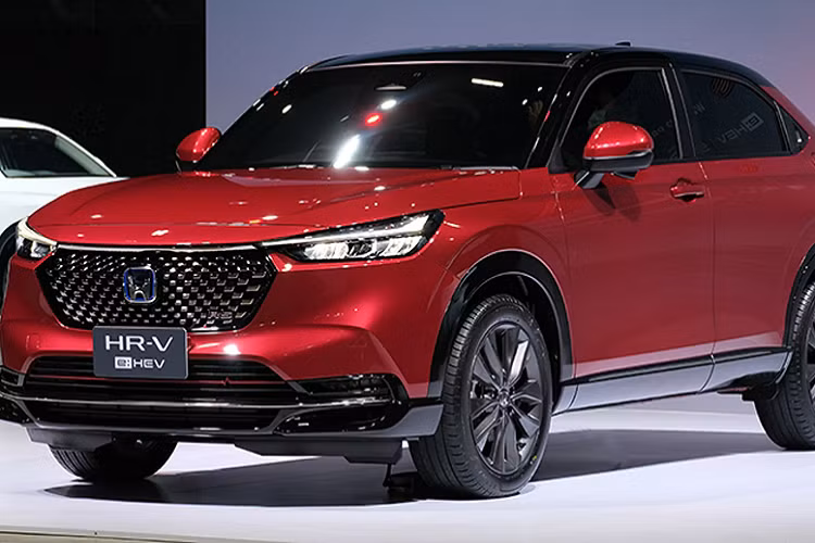 Tất cả phiên bản của mẫu xe SUV Honda HR-V 2022 đi kèm với chế độ bảo hành gồm: Bảo hành chất lượng xe 3 năm hoặc 100.000 km. Bảo hành hệ thống hybrid trong 5 năm (không giới hạn số km). Bảo hành ắc quy hybrid trong 10 năm (không giới hạn số km).