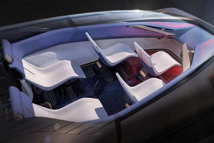 Mẫu concept đó có tên gọi Teorema, một chiếc xe chạy điện phong cách cấp tiến có chiều dài lên tới 5.400 mm, khiến nó dài gần bằng Mercedes-Maybach S-Class mới nhất. Tuy nhiên, nó chỉ cao 1.400 mm và được tạo hình để tối đa hóa hiệu quả khí động học trong phòng thử nghiệm khí động học của riêng Pininfarina. Bên sườn xe có những lối thông gió lớn để dẫn gió từ phía trước ra sau, cải thiện khí lưu và tăng cường phạm vi di chuyển.