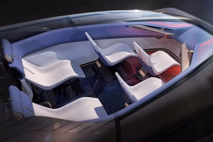 Mẫu concept đó có tên gọi Teorema, một chiếc xe chạy điện phong cách cấp tiến có chiều dài lên tới 5.400 mm, khiến nó dài gần bằng Mercedes-Maybach S-Class mới nhất. Tuy nhiên, nó chỉ cao 1.400 mm và được tạo hình để tối đa hóa hiệu quả khí động học trong phòng thử nghiệm khí động học của riêng Pininfarina. Bên sườn xe có những lối thông gió lớn để dẫn gió từ phía trước ra sau, cải thiện khí lưu và tăng cường phạm vi di chuyển.