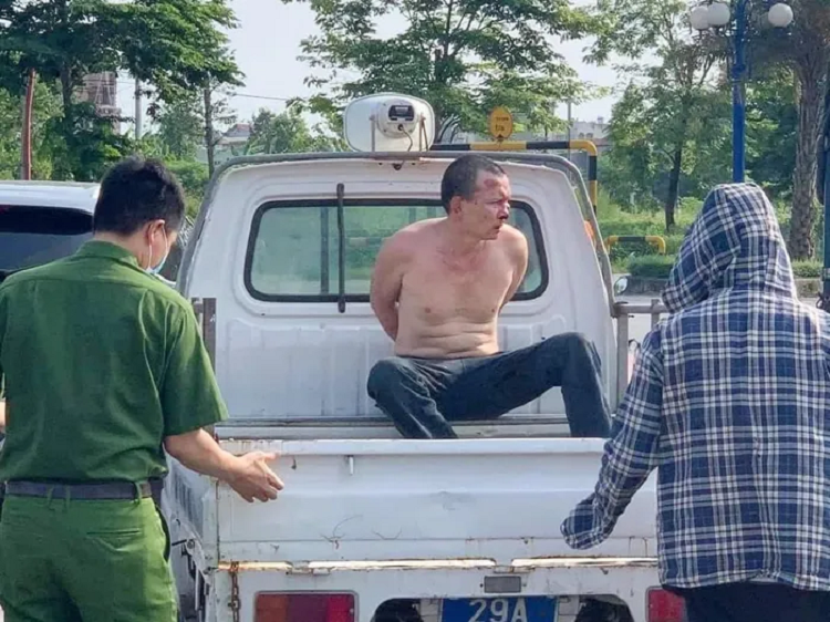 Danh tinh cong an dung nhin tai xe taxi vat lon voi ten cuop-Hinh-2