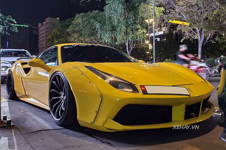 Và "bộ cánh" màu vàng mới nhất của siêu phẩm Ferrari 488 GTB độ Liberty Walk