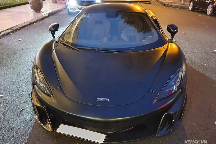 Nhờ đó, siêu phẩm này có thể tăng tốc từ 0 - 100 km/h chỉ trong 3,2 giây trước khi đạt vận tốc tối đa 328 km/h. Mức giá xe McLaren 570S vào năm 2019 khoảng hơn 12 tỷ đồng.