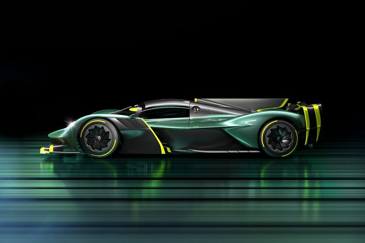 Mức giá xe Aston Martin Valkyrie AMR Pro chưa được công bố, người mua xe có thể tham dự một ngày trải nghiệm đường đua riêng do Aston Martin tổ chức tại nhiều đường đua khác nhau trên thế giới. Chủ sở hữu cũng sẽ có thể tham gia những ngày đua do Aston Martin tổ chức tùy thích và cũng sẽ nhận được hướng dẫn chuyên môn cùng một bữa tối cho VIP và trang phục đua FIA độc quyền.